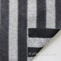 % 100 polyester şerit deseni katyonik boya bir tarafı fırçalanmış atkılı örgü gevşek polar kumaş ceket için ev tekstili